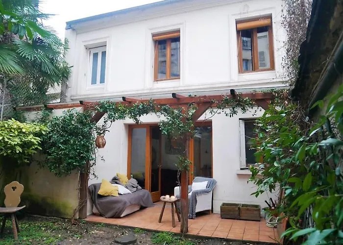 Rare Villa Avec Jardin Privatif Au Centre De Paris