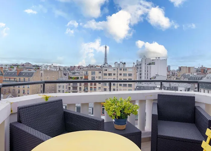 1-Bedroom Gem Eiffel Tower View, Terrace, And Ac