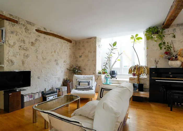 Chic Apartment With Private Terrace
