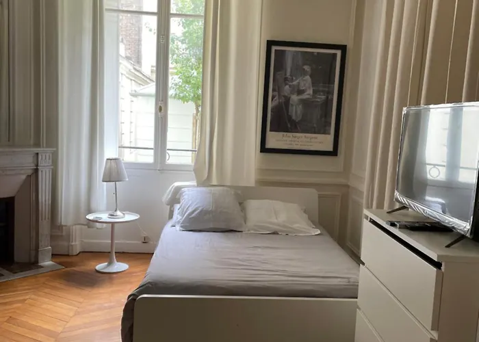 Studio près du Pont Mirabeau et Tour Eiffel
