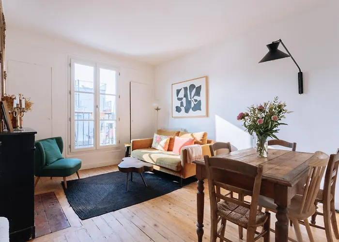 Ideally Located 2Bd Apart For 3 With Balcony&View