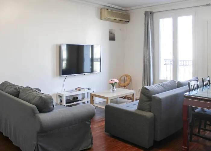 Beautiful And Spacious Apartment In The 10Th