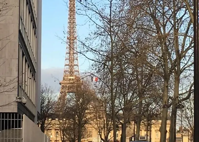 Studio Pour Deux Face A La Tour Eiffel