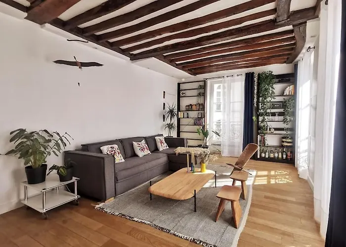 Appartement Place Des Vosges, 1 Chambres 4 P