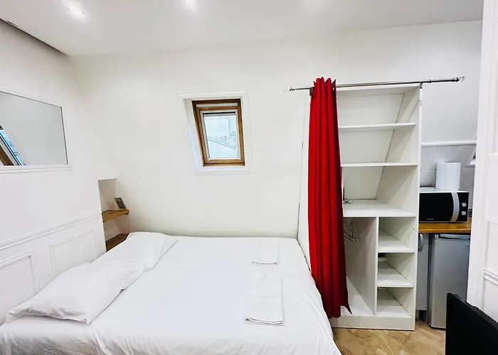 Pretty Central Flat In Paris