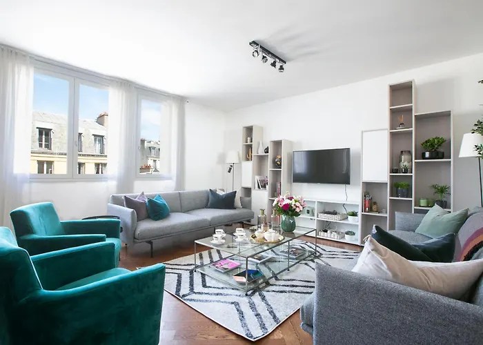 Magnificient 2 Bedrooms With Terrace Next To Champs-Elysees - Pc62B