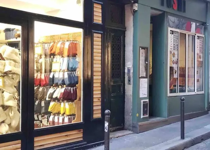 Charming Saint Germain Pres Rue De Ciseaux