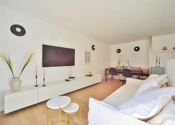 Tres Bel Appartement 8P Canal Saint Martin