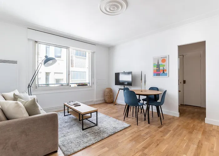 Appartement De Charme Sur L\'Avenue Montaigne