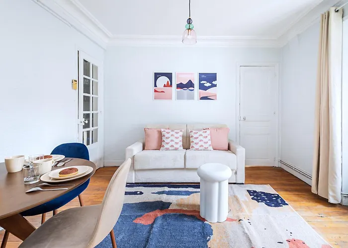 Blue And Pink Flat Next Montparnasse