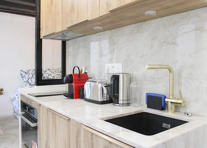 Charming 2-Room Apartment In The Heart Of Paris