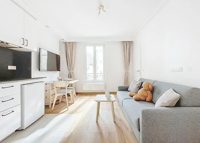 122 - Luxueux Pied-A-Terre Parisien