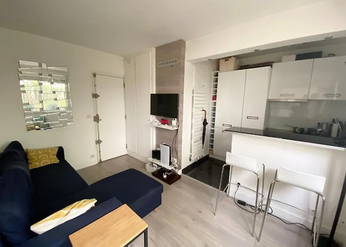 Cosy Flat - Eiffel Tower
