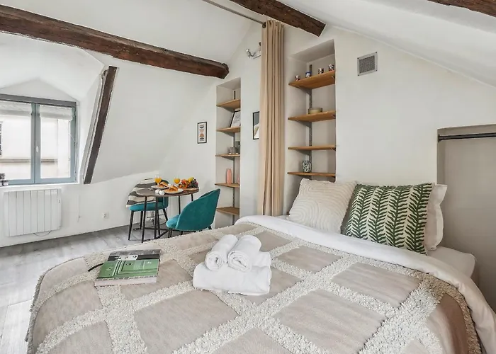 Place Des Vosges & Le Marais - Cityapartmentstay