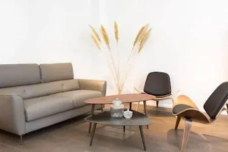 2 Elegants Appartements Au Coeur Du Marais