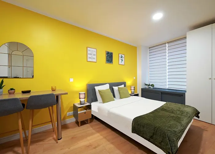Modern Bright And Fully Renovated