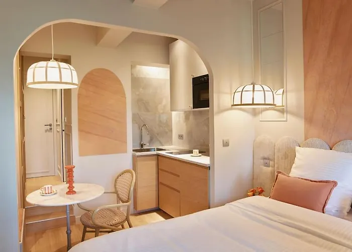 Hermes Room - Duke Housing