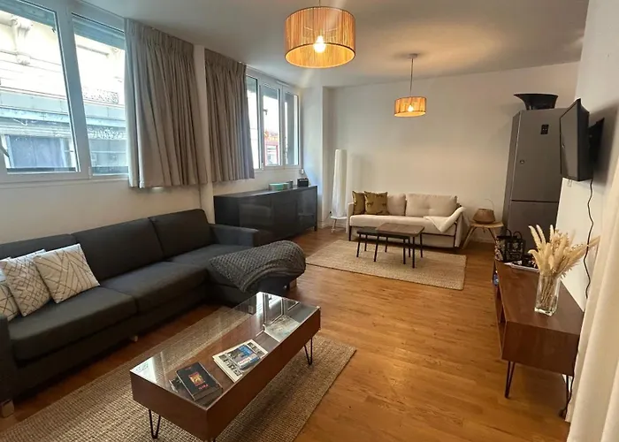 Grand Appartement Avec Patio A Paris 14Eme