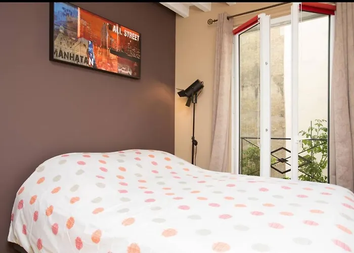 Stay In The Heart Of Paris