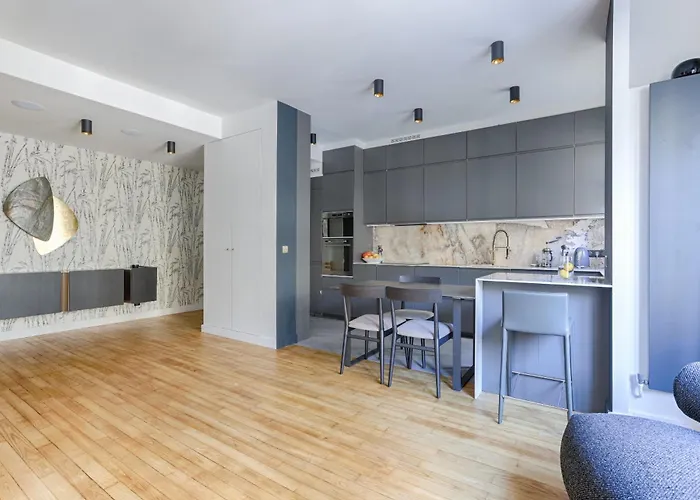 Luxury Apartment At Heart Of Paris