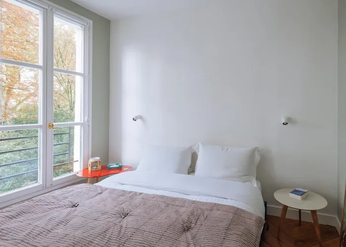 Modern Rustic-Style Apartment 7Th Arrondissement!