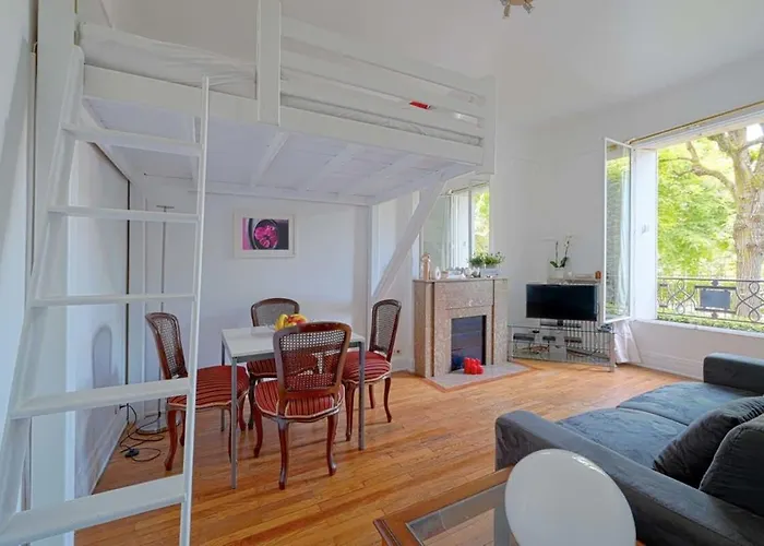 Charming Bright Studio In Luxurious 16Th