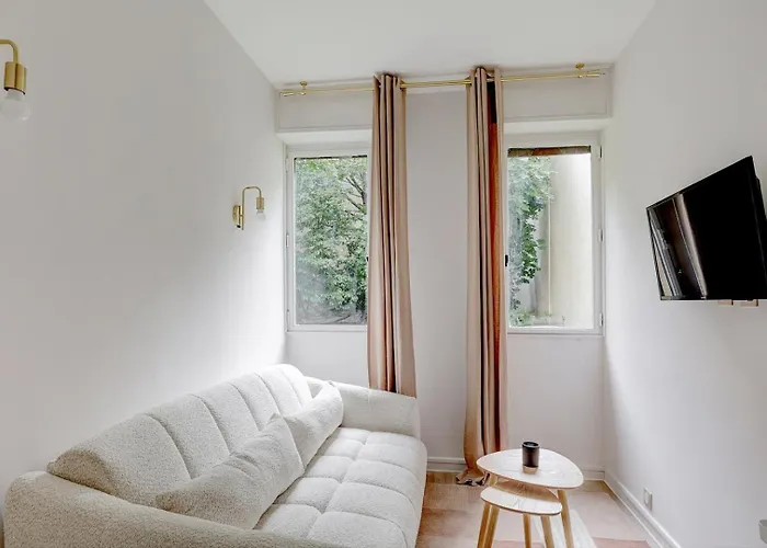 Bluestay 806 - Superb Studio