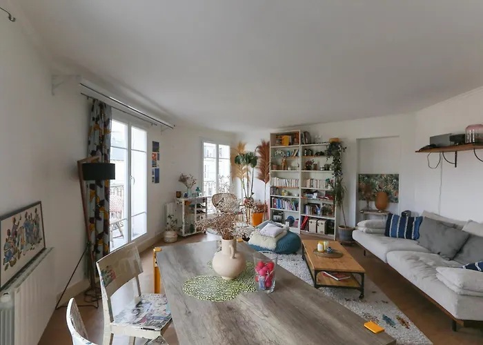 Bright Apartment With Balcony Paris