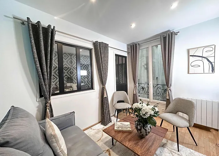 Welcoming Apartment Near Louvre Museum