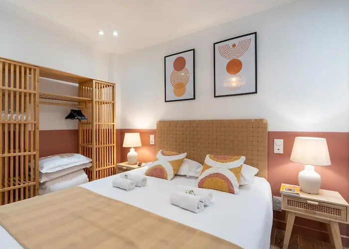 New - Designer Flat For 4 Pp