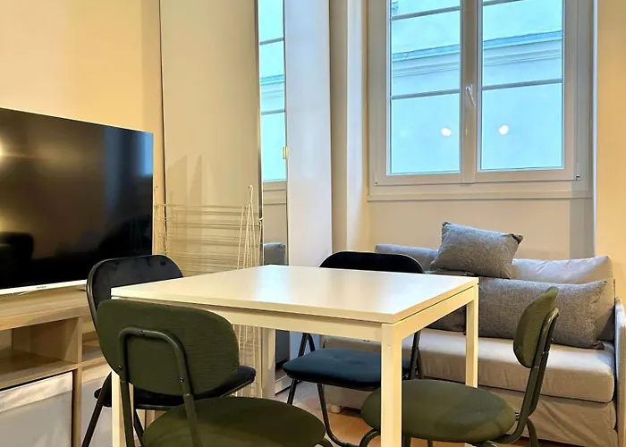 Cozy Apartment Near Pompidou Marais In Vertus