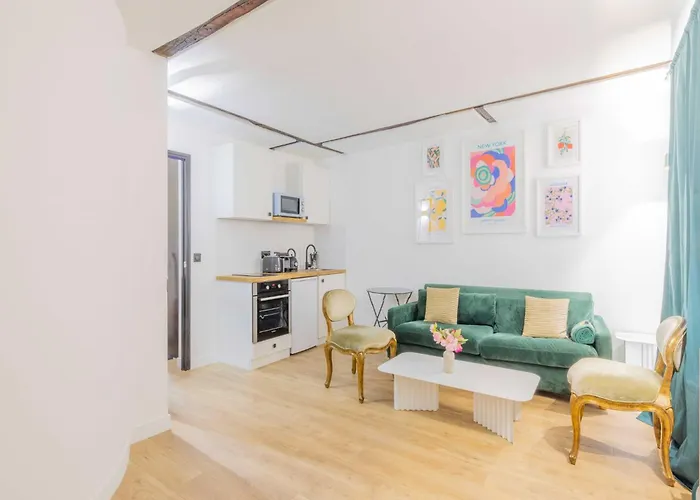 Charming Apartment Near Invalides - Mobility Lease