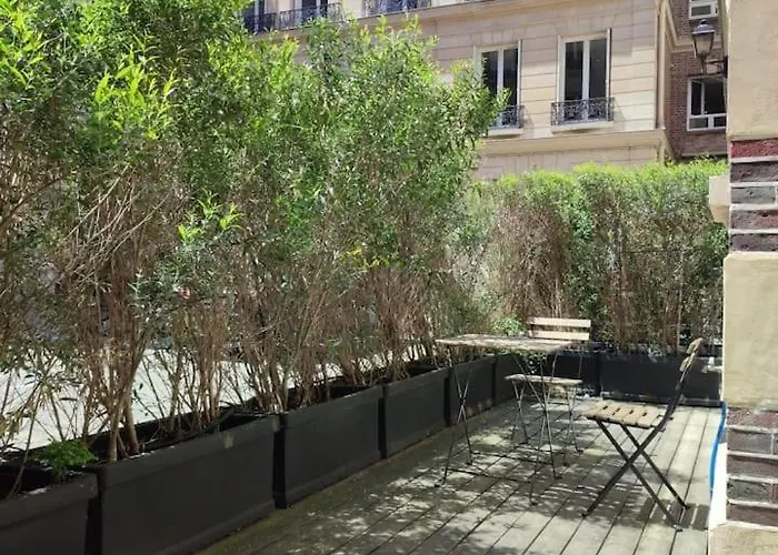 Beautiful Apartment With Terrace In Paris 8
