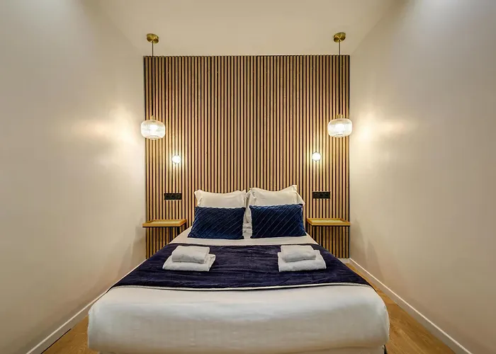 Cozy And Modern Next To Sacre-Coeur