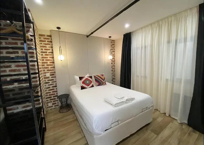 B2 Beautiful House In 7Th, 2-4G By Eiffel Tower