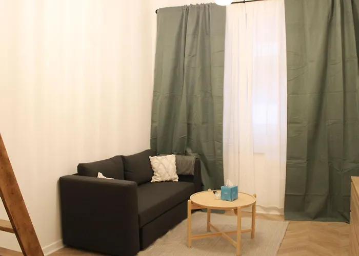 Charming Studio Of 15 M2 In The 10Th