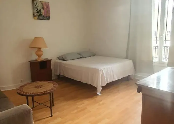 Appartement Proche Du Moulin Rouge Et De La Gare Saint Lazare Et Des Grands Magasins Galeries Lafayette