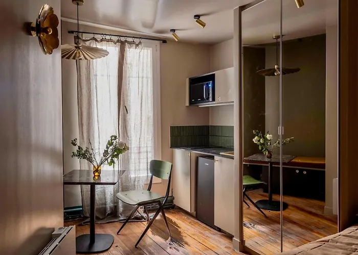 Lovely Studio In The Heart Of Montmartre