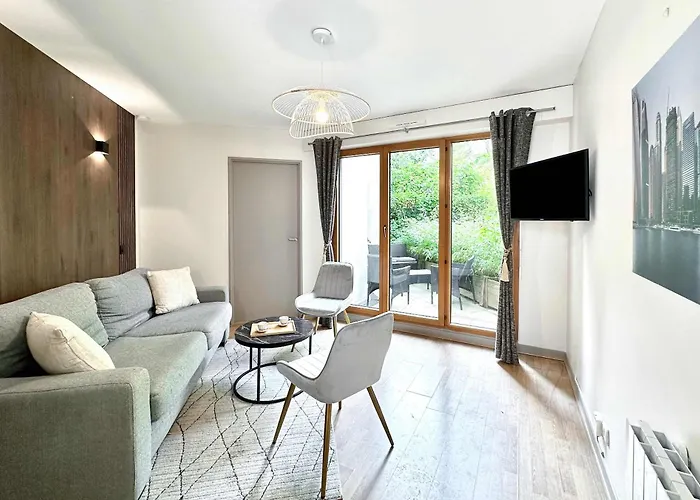 Studio With Terrace In Porte De Versailles