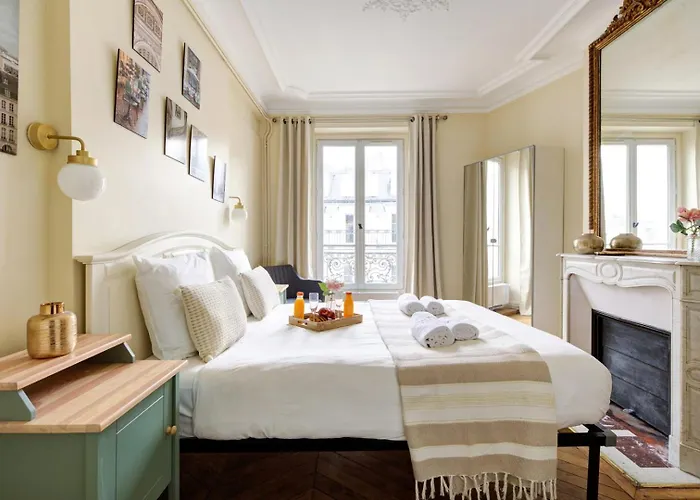 La Plume Suite A Haven Of Peace In Montorgueil