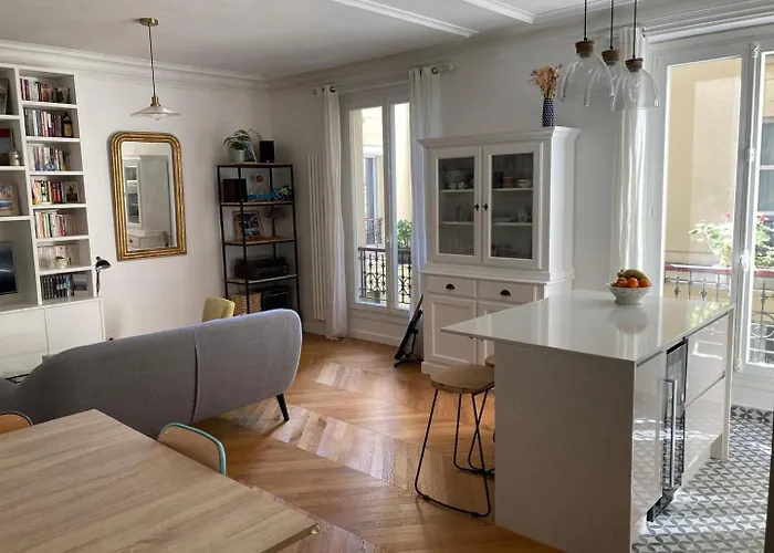 Bright Apartment In The Heart Of Le Marais