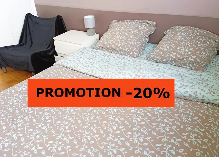 Quiet Bedroom, Comfy King Size Bed, Shared Bathroom, Paris Center