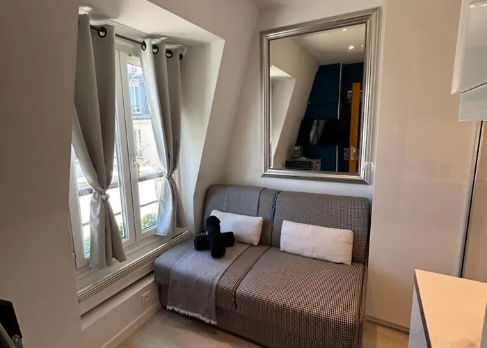 Paris 17 - Coeur Batignolles - Beau Studio 10 M2 -110 Sqf - Etat Neuf - Calme - Ideal Une Personne - Single Occupancy