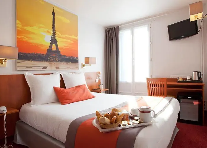 Alyss Saphir Cambronne Eiffel