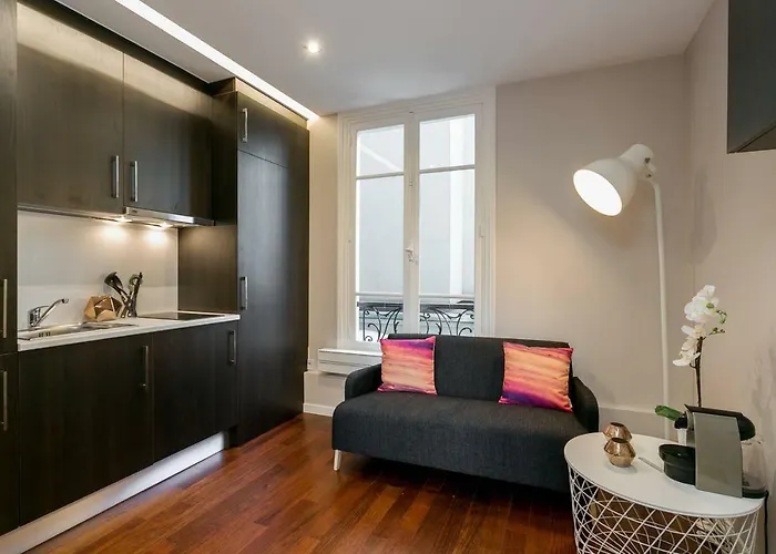 Charmant studio neuf proche des Invalides (D01)