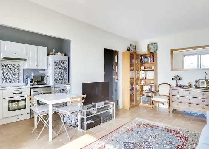 Charming Apartment With Terrace By Weekome