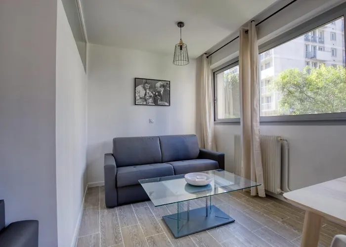 Charming Apartment In The Heart Of The 19Th
