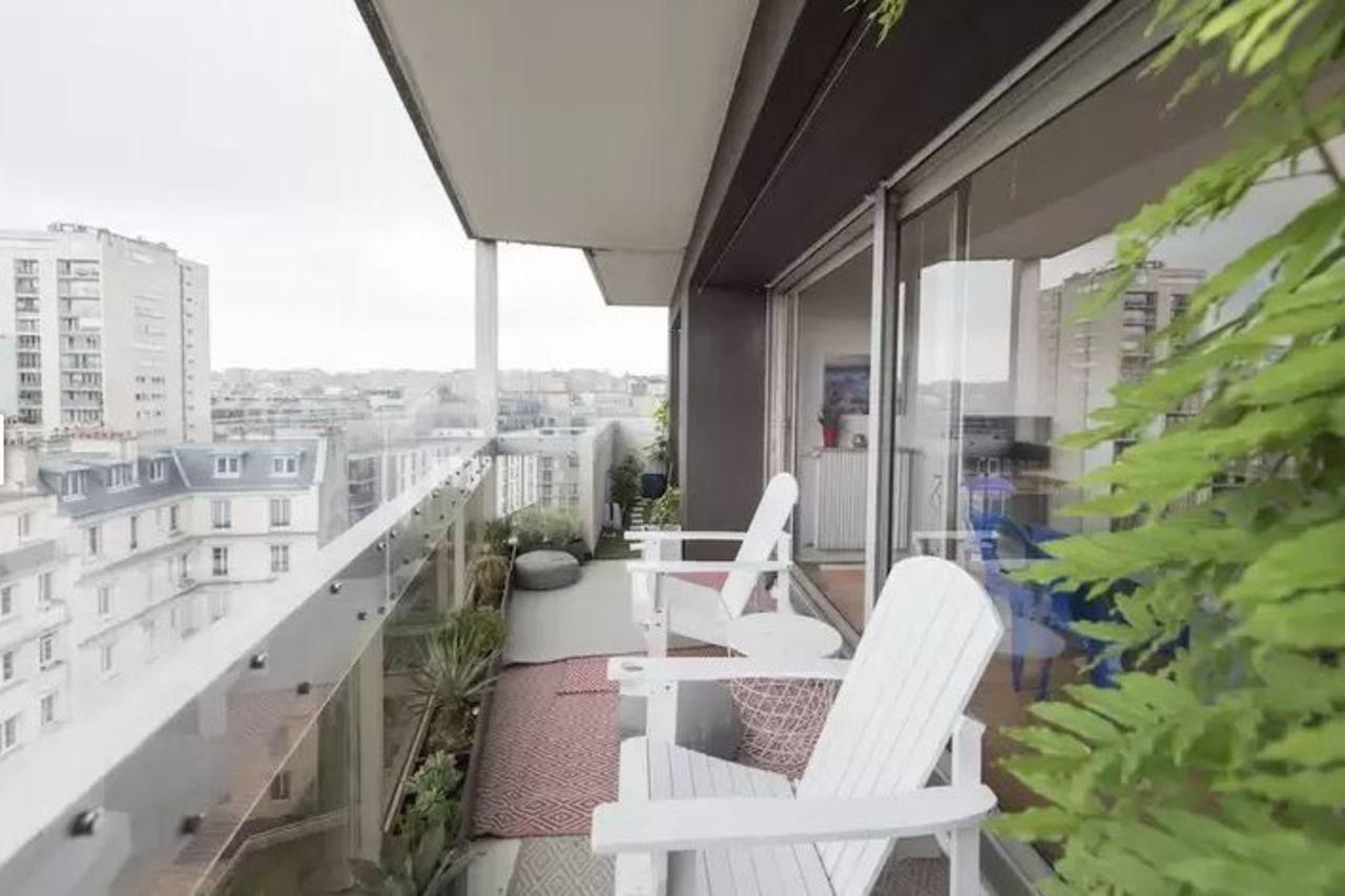 Comforts By The Eiffel Tower Paris