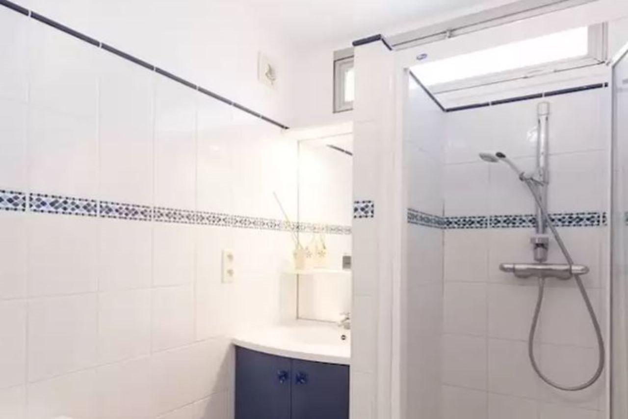 Comforts By The Eiffel Tower Apartment