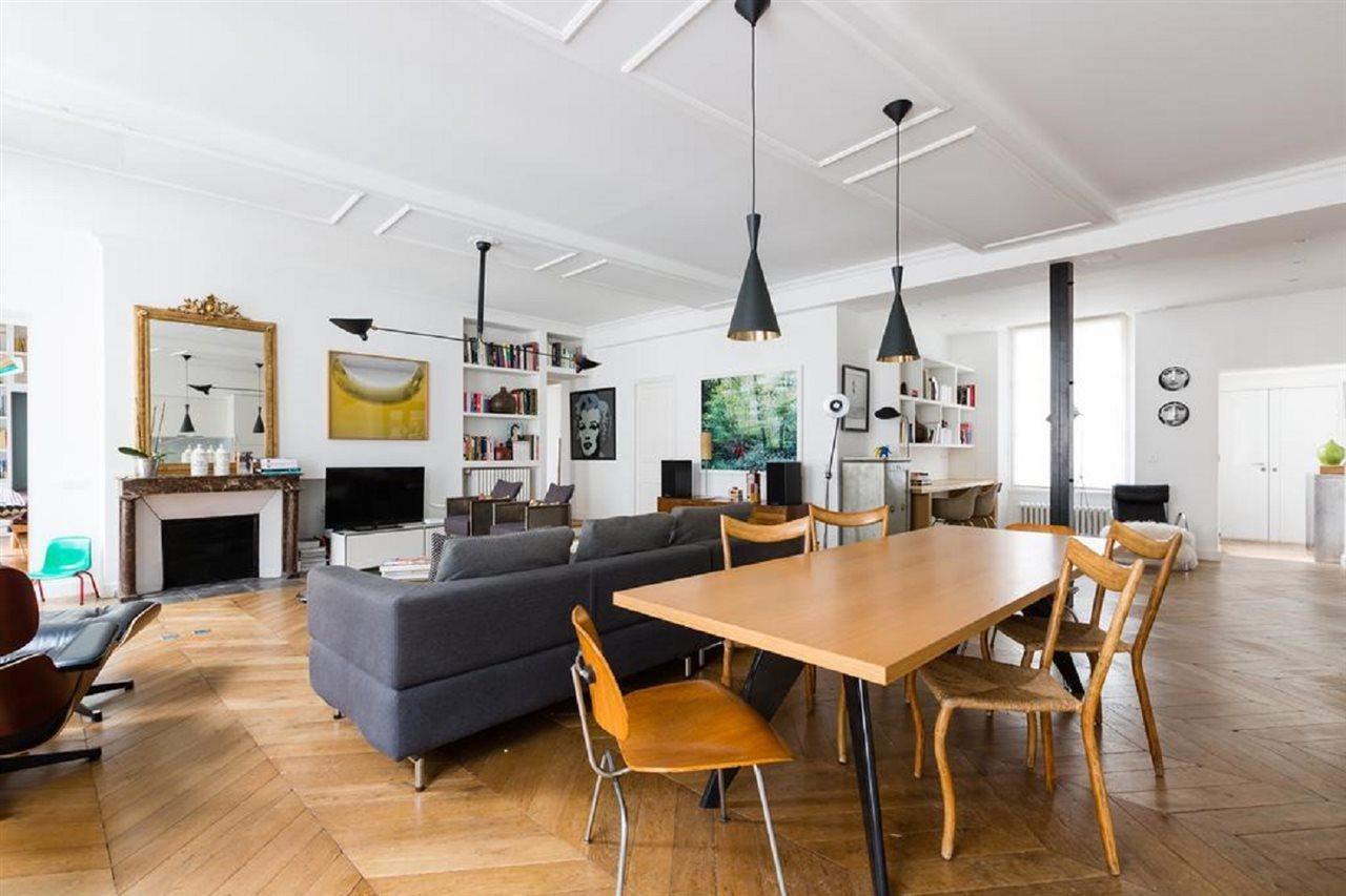 Apartment Steps From Les Grands Boulevards